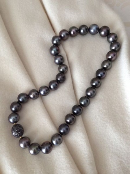 black pearl necklace